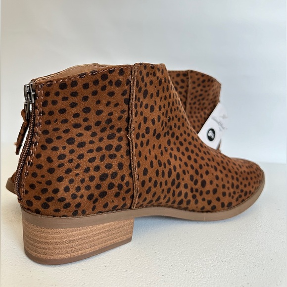NWT. Women's Emma Leopard Print Ankle Bootie Brown - Universal Thread Size 9.5 - Picture 5 of 10